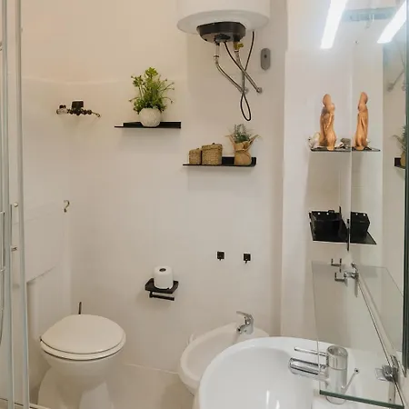 Xenia - In Via Delle Vigne 5 *